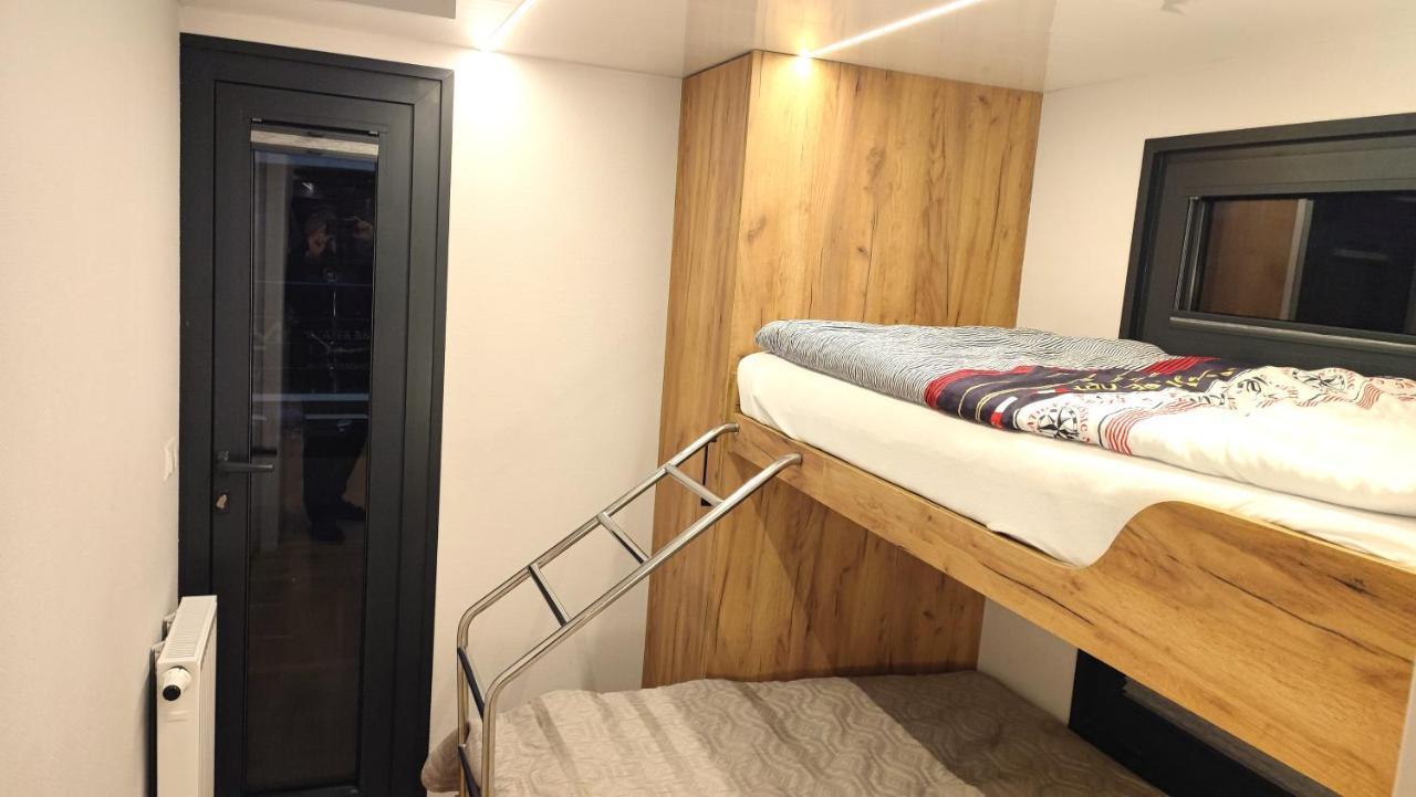 Houseboat Water King Apartament Plywajacy Dom Na Wodzie, 7 Os Wroclaw Exterior photo